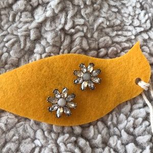 Chloe and isabel flower earring